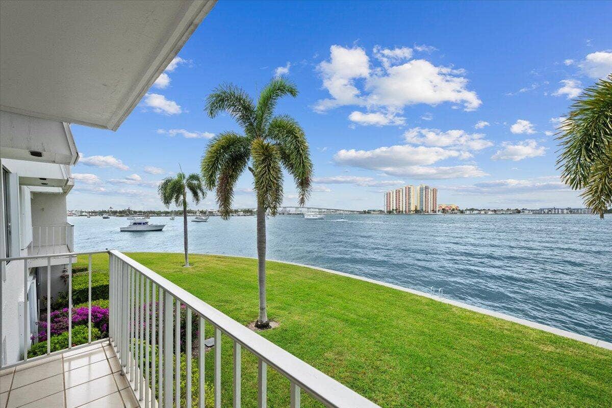 1025 Sugar Sands Boulevard, #Unit 261, Riviera Beach, FL 33404 19-LUX_2157