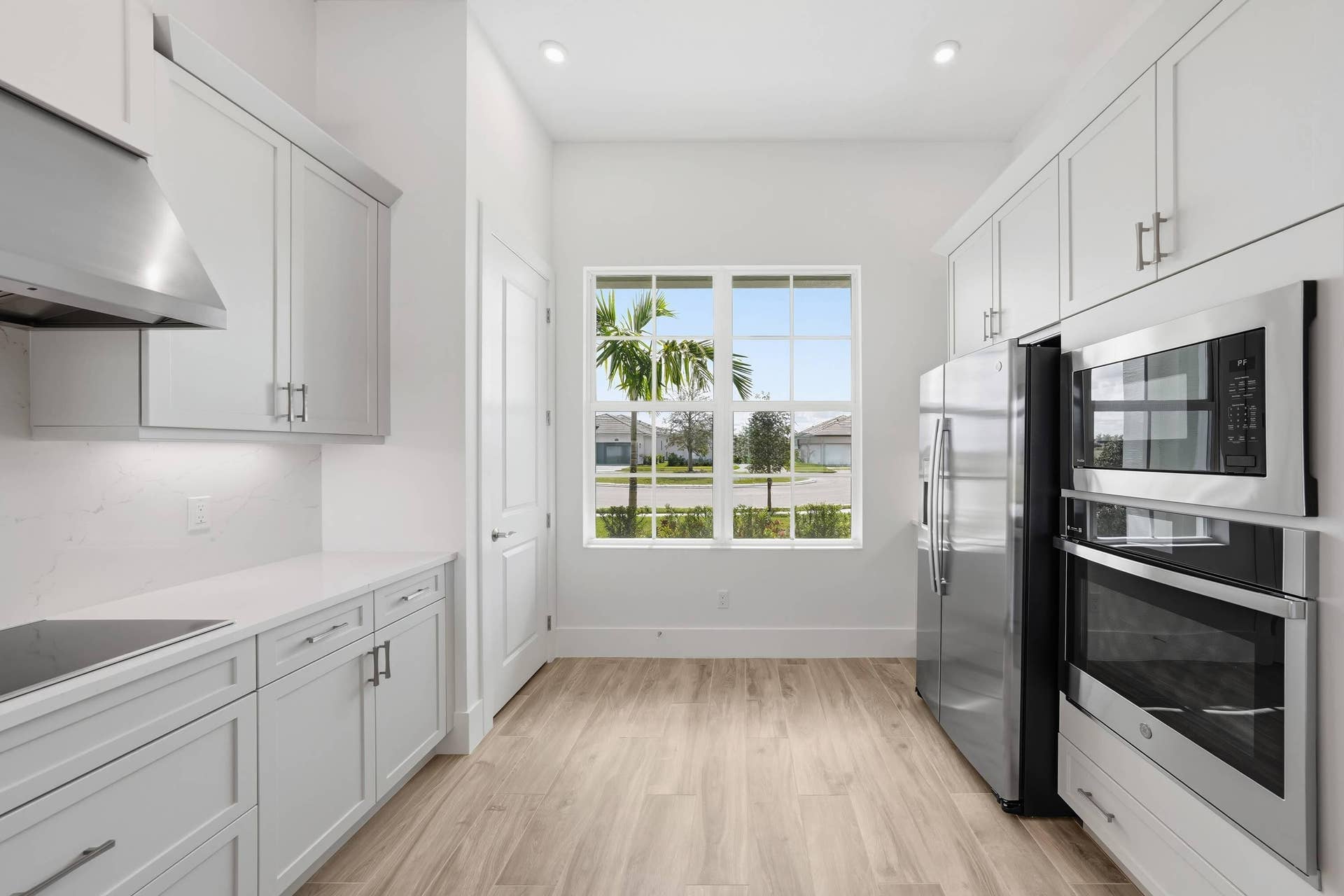 8128 SW Vanita Way, Port St Lucie, FL 34987 Kitchen