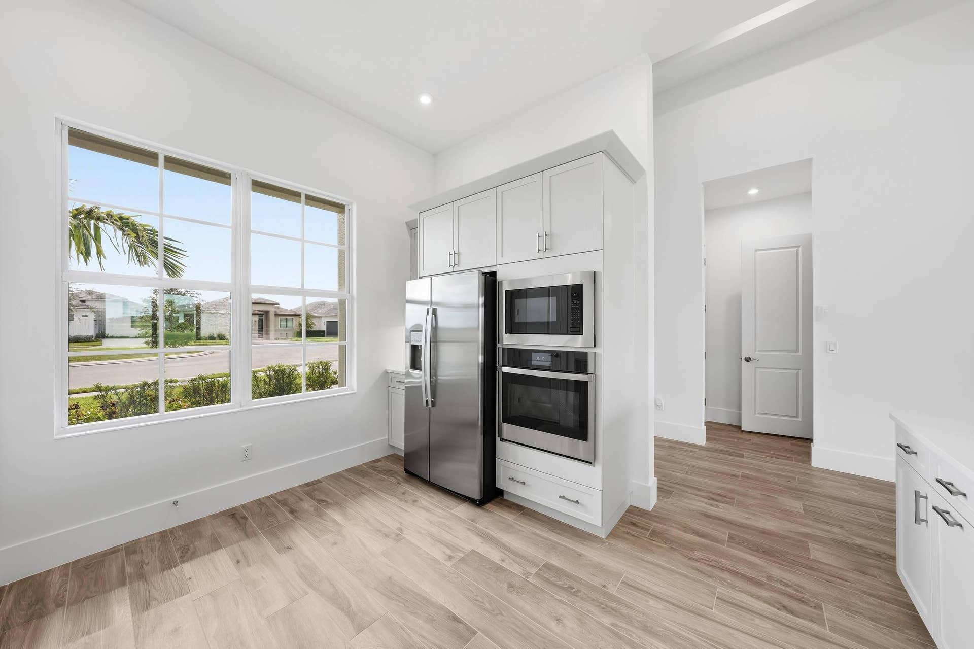 8128 SW Vanita Way, Port St Lucie, FL 34987 Kitchen