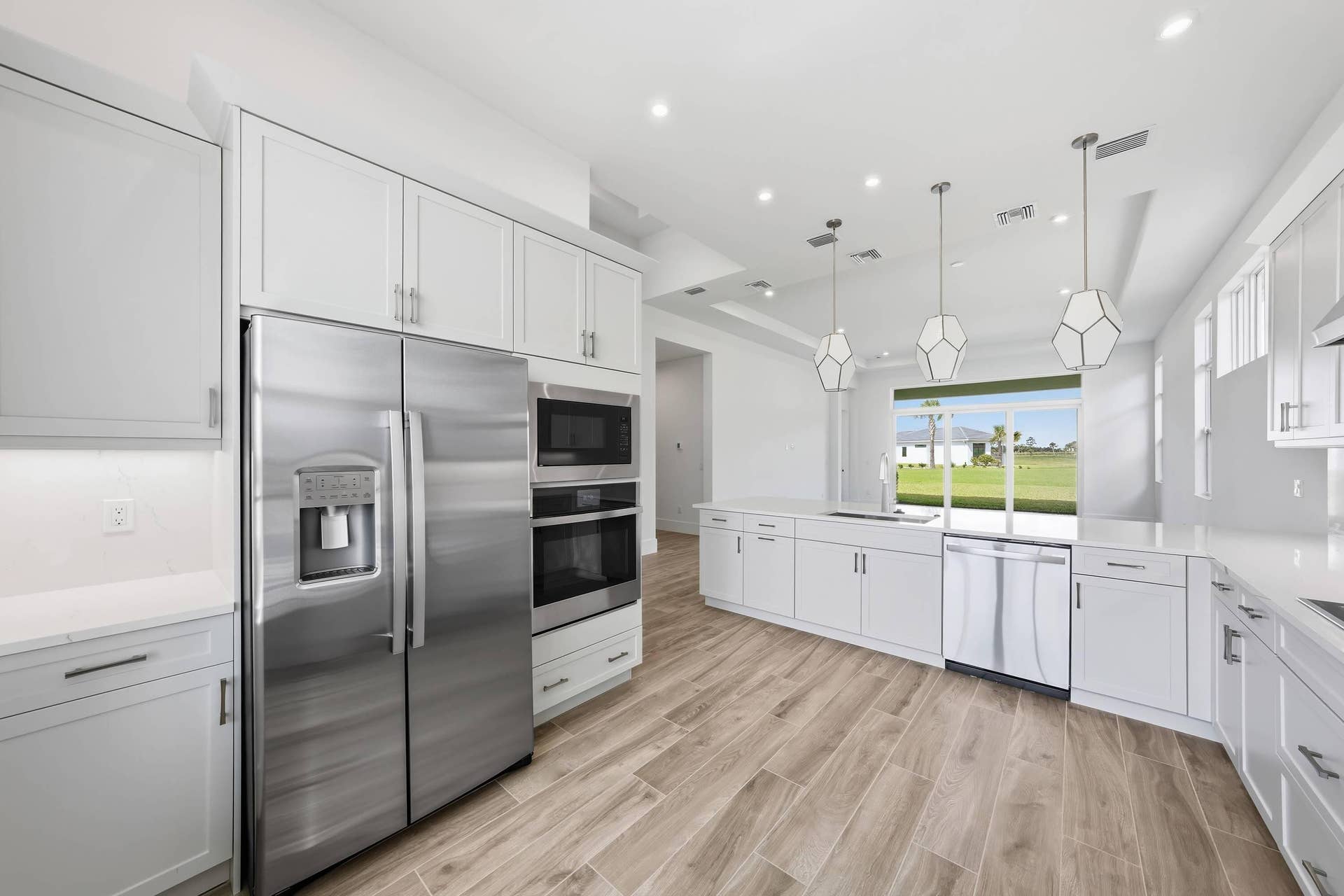 8128 SW Vanita Way, Port St Lucie, FL 34987 Kitchen