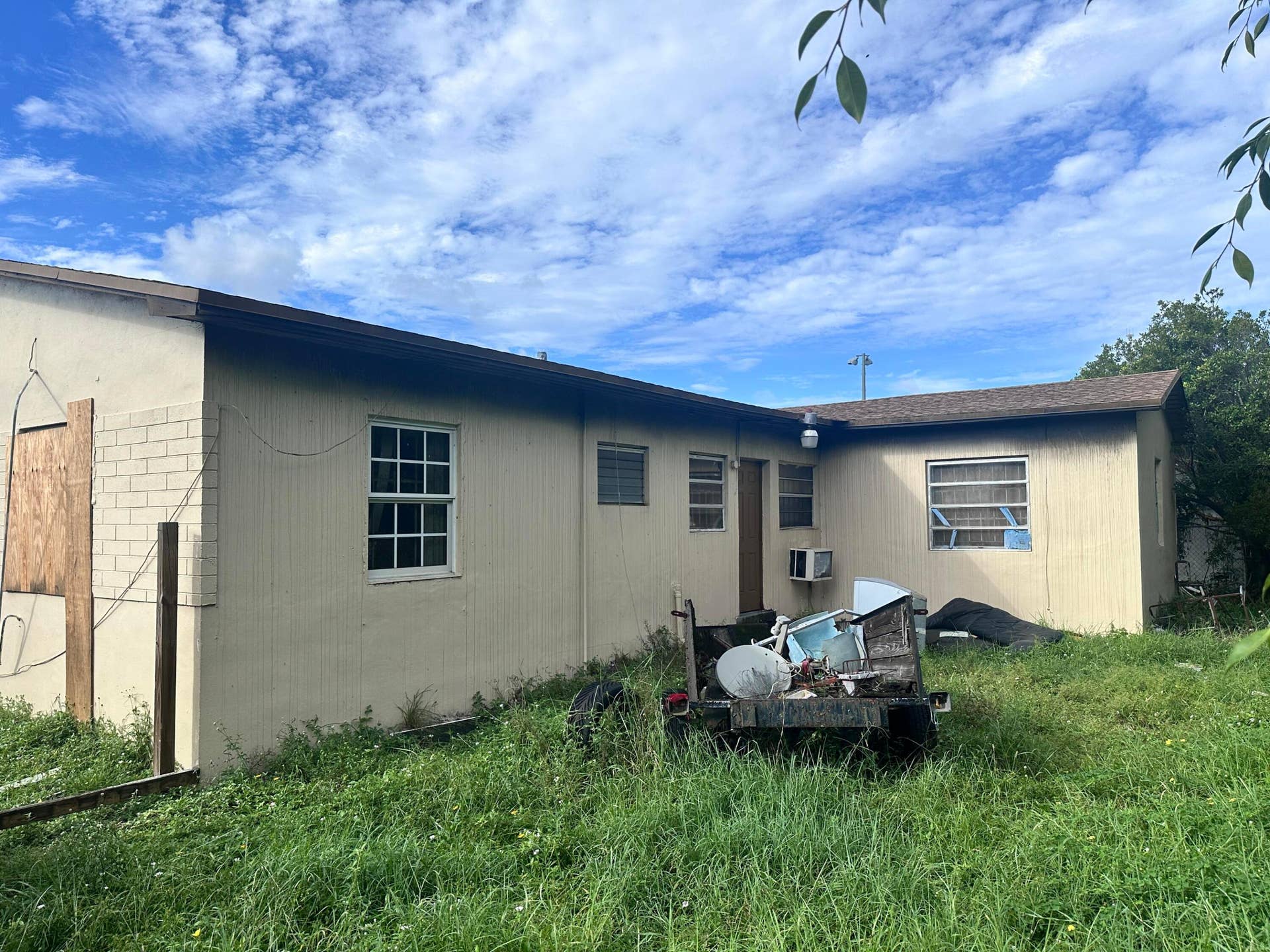 712 NW 9TH Court NW, Hallandale Beach, FL 33009 20261017_140447404_iOS