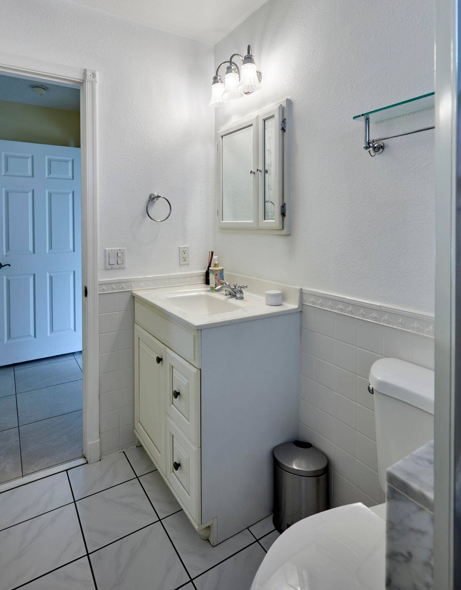 2485 NE 16TH Court, Jensen Beach, FL 34957 Bathroom_2B_8320_