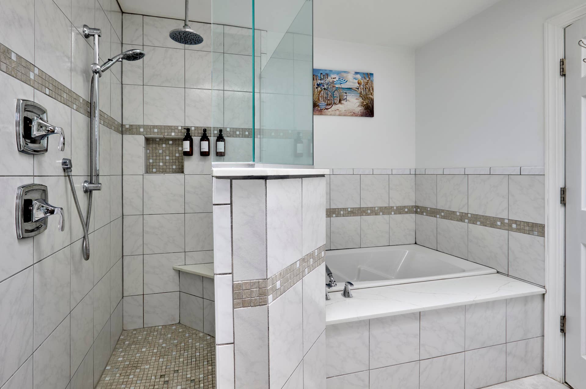 2485 NE 16TH Court, Jensen Beach, FL 34957 jetted tub