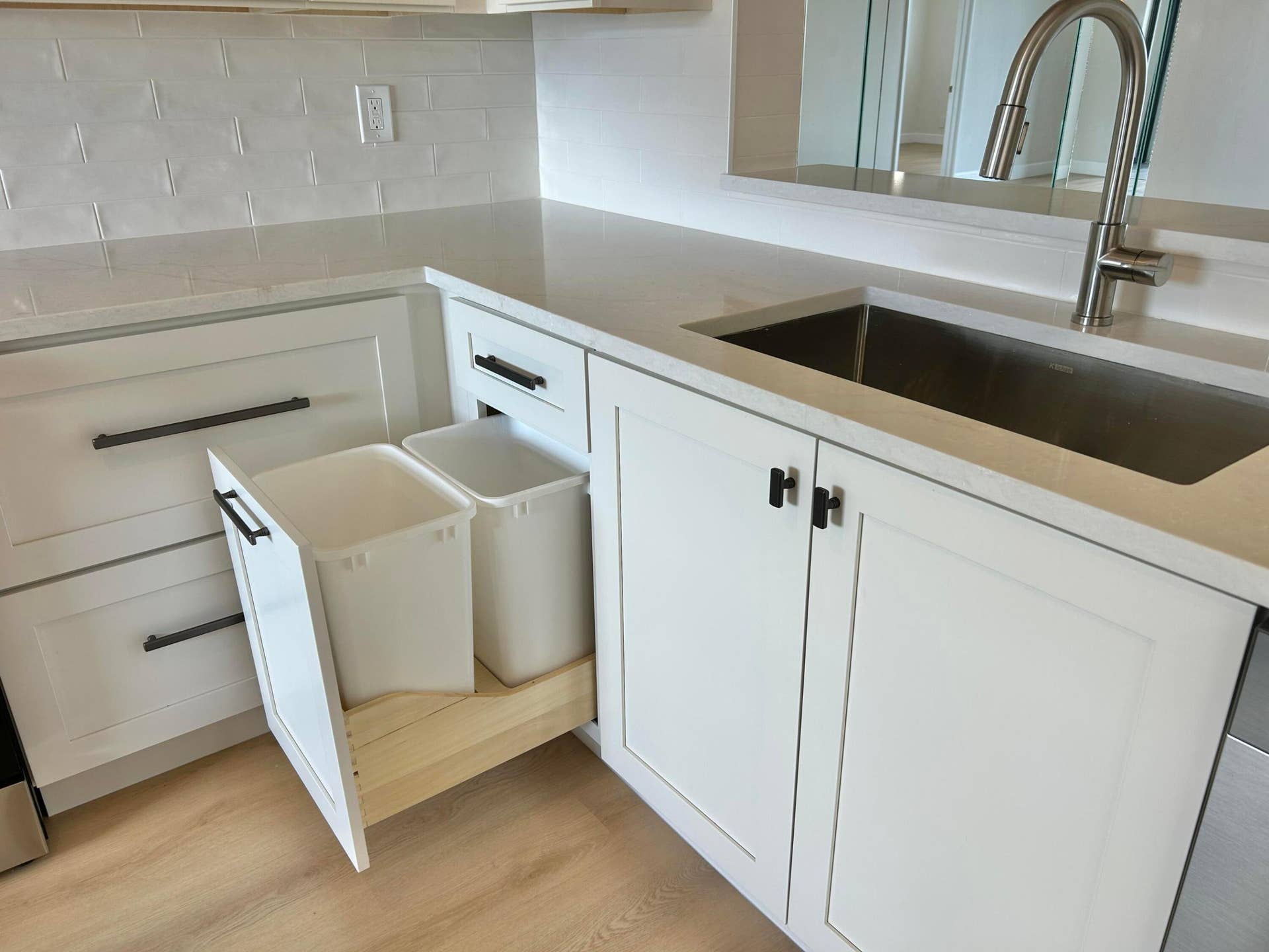 4725 LUCERNE LAKES Boulevard E, #413, Lake Worth, FL 33467 Kitchen Features