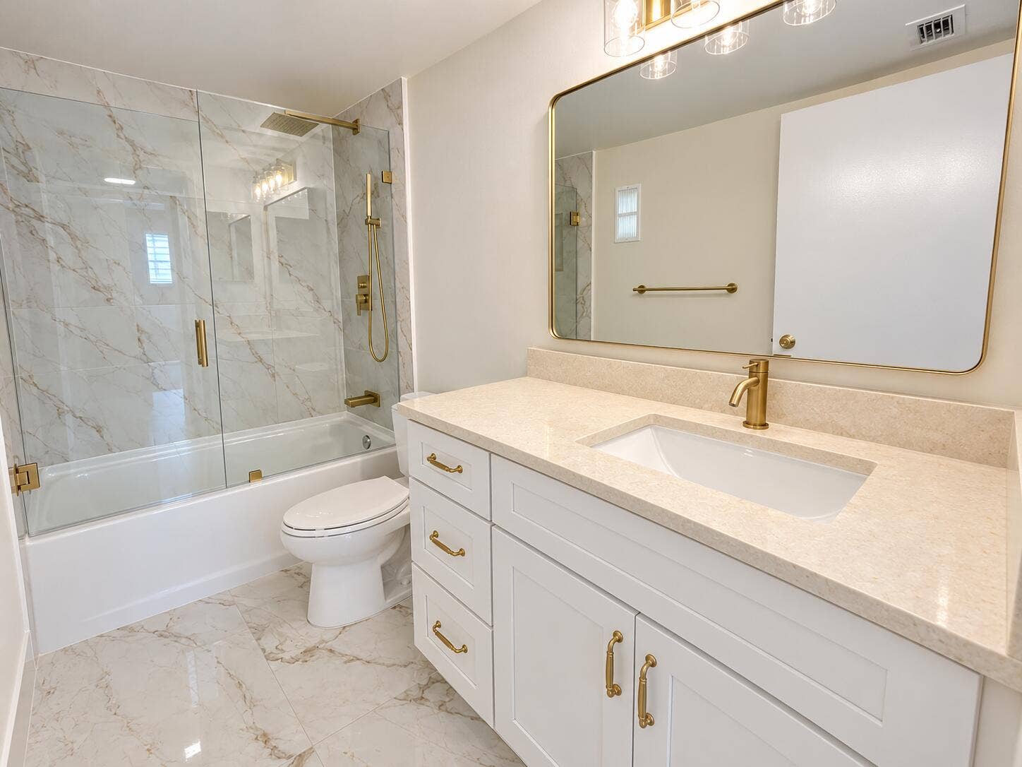 4725 LUCERNE LAKES Boulevard E, #413, Lake Worth, FL 33467 Guest Bathroom
