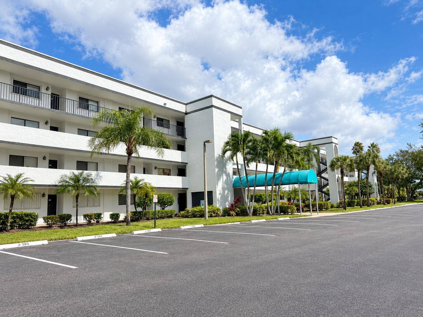 4725 LUCERNE LAKES Boulevard E, #413, Lake Worth, FL 33467 Exterior