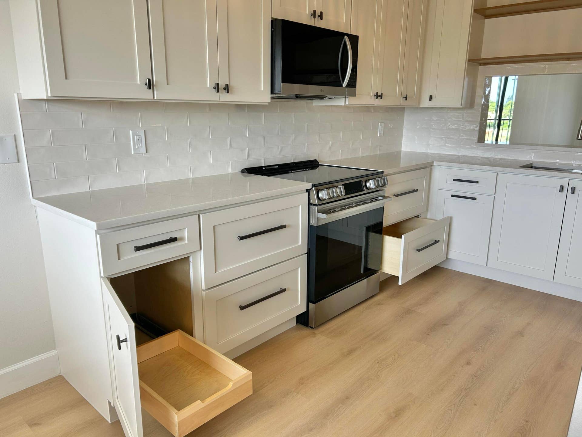 4725 LUCERNE LAKES Boulevard E, #413, Lake Worth, FL 33467 Kitchen Features