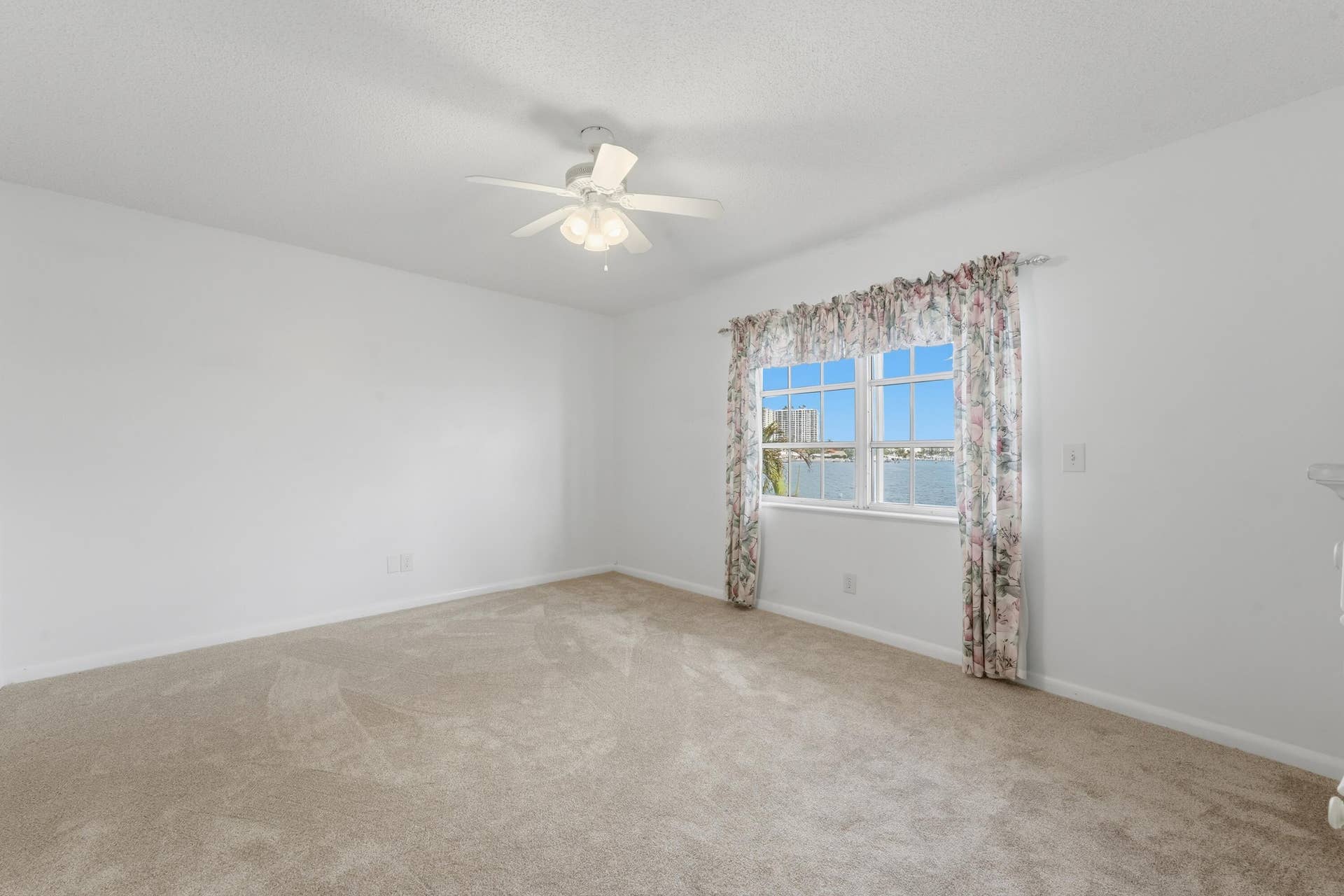 371 Wilma Circle, #4, Riviera Beach, FL 33404 Primary Bedroom