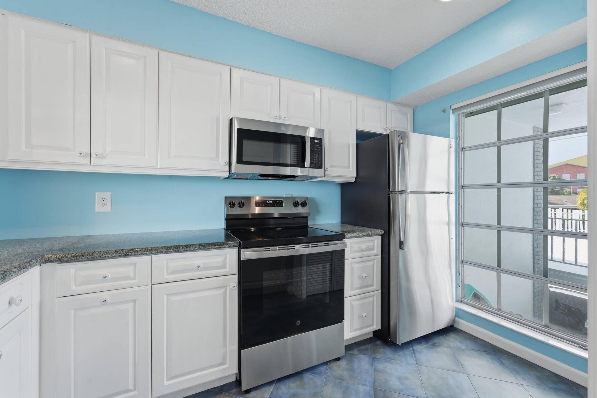 371 Wilma Circle, #4, Riviera Beach, FL 33404 Kitchen