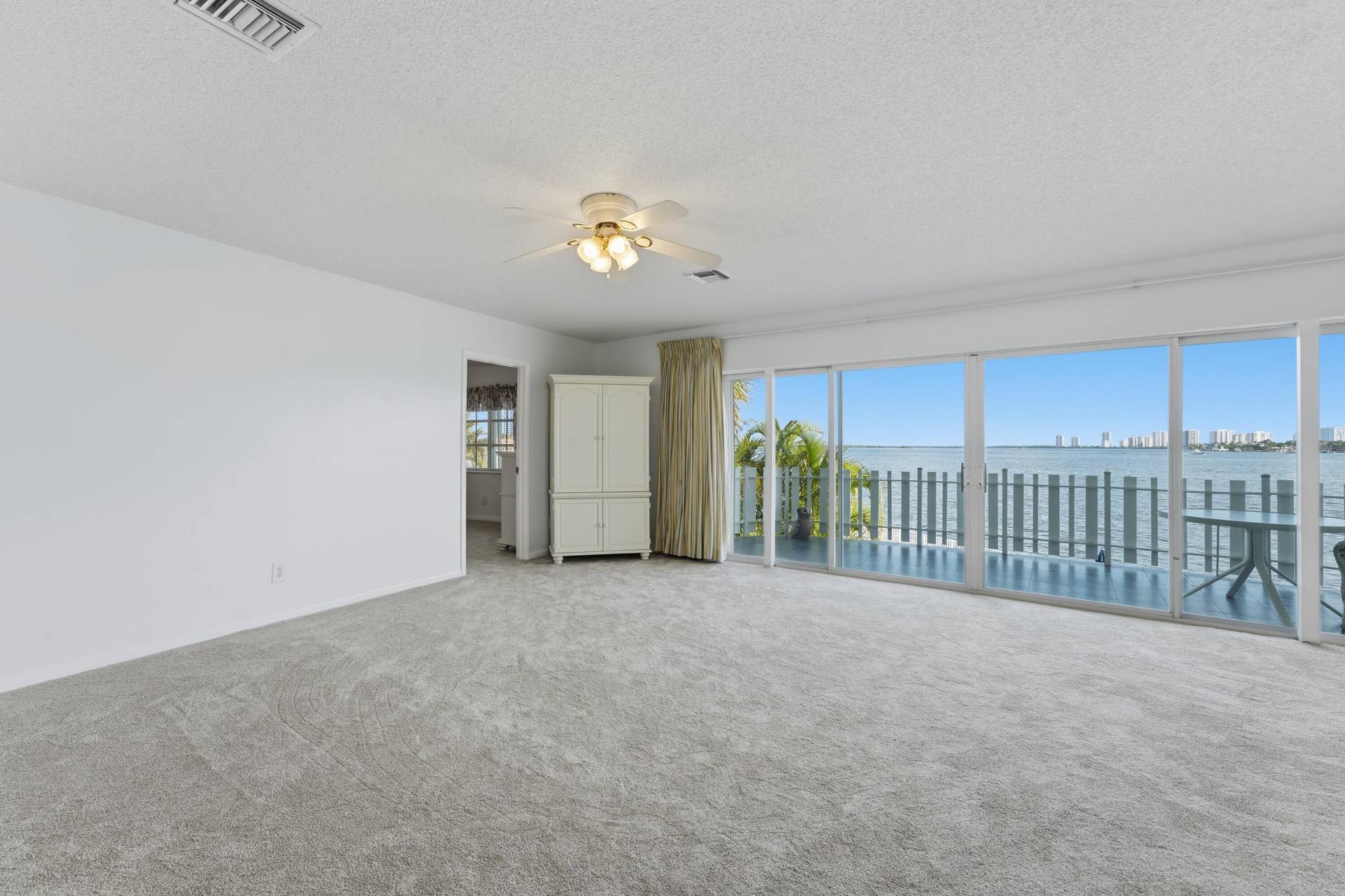371 Wilma Circle, #4, Riviera Beach, FL 33404 Living Room