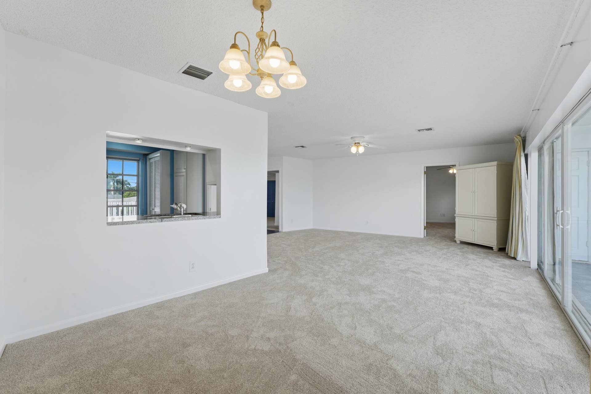 371 Wilma Circle, #4, Riviera Beach, FL 33404 Dining