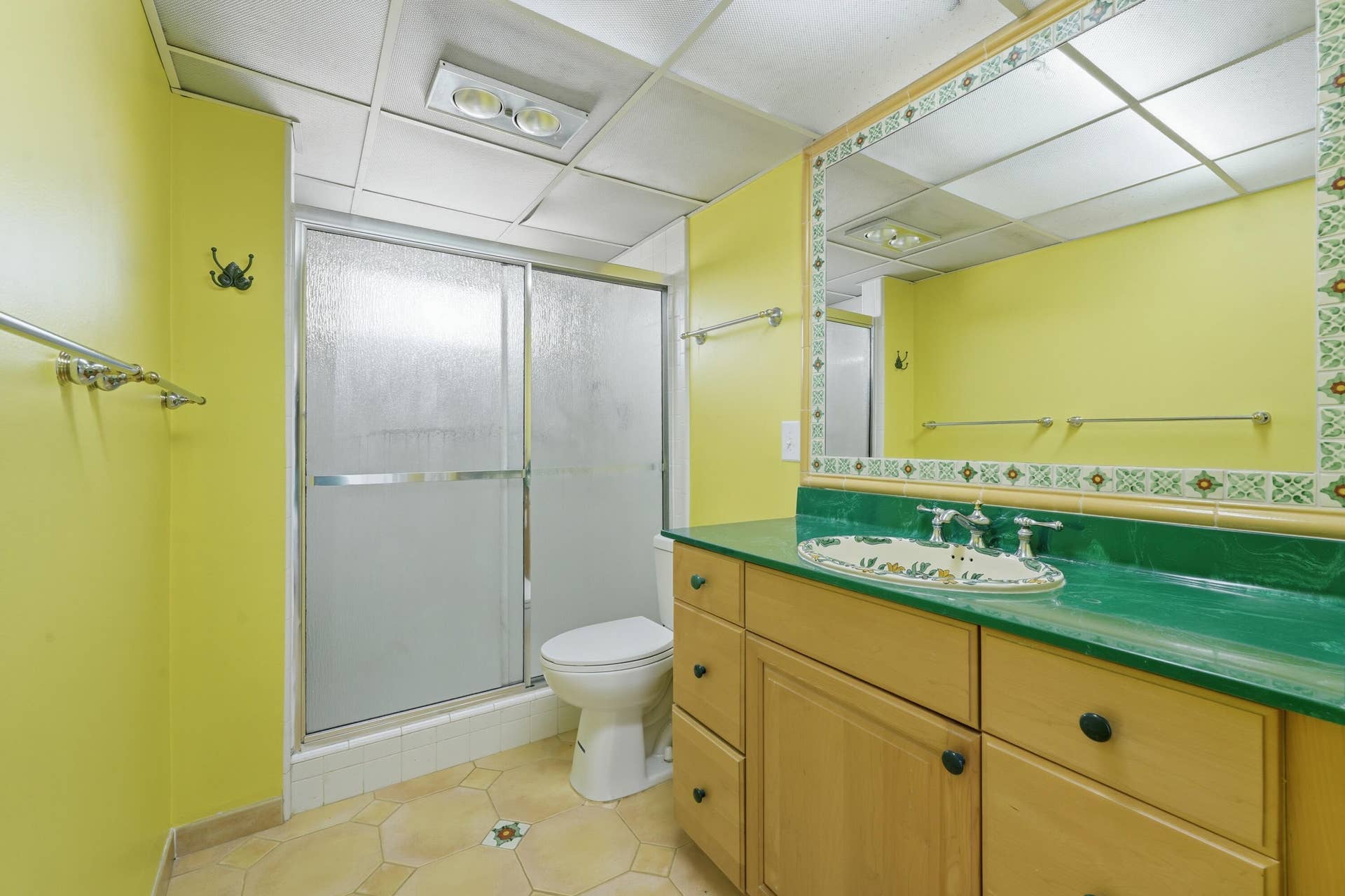 371 Wilma Circle, #4, Riviera Beach, FL 33404 Guest Bathroom - 2nd Full Bathroom