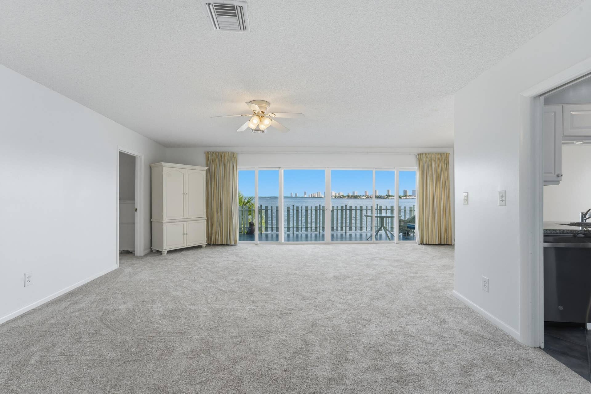 371 Wilma Circle, #4, Riviera Beach, FL 33404 Living Room