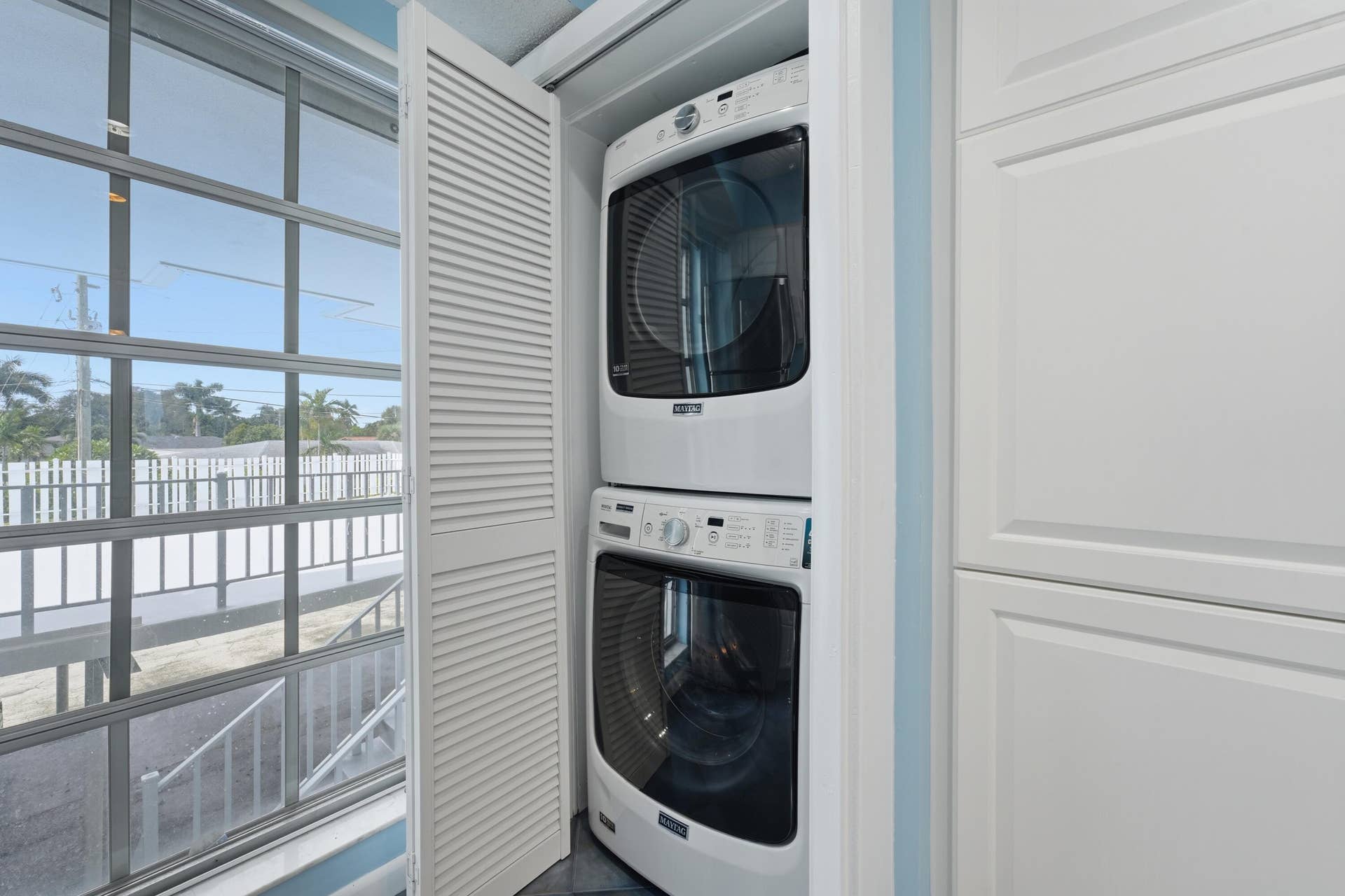 371 Wilma Circle, #4, Riviera Beach, FL 33404 Washer + Dryer inside