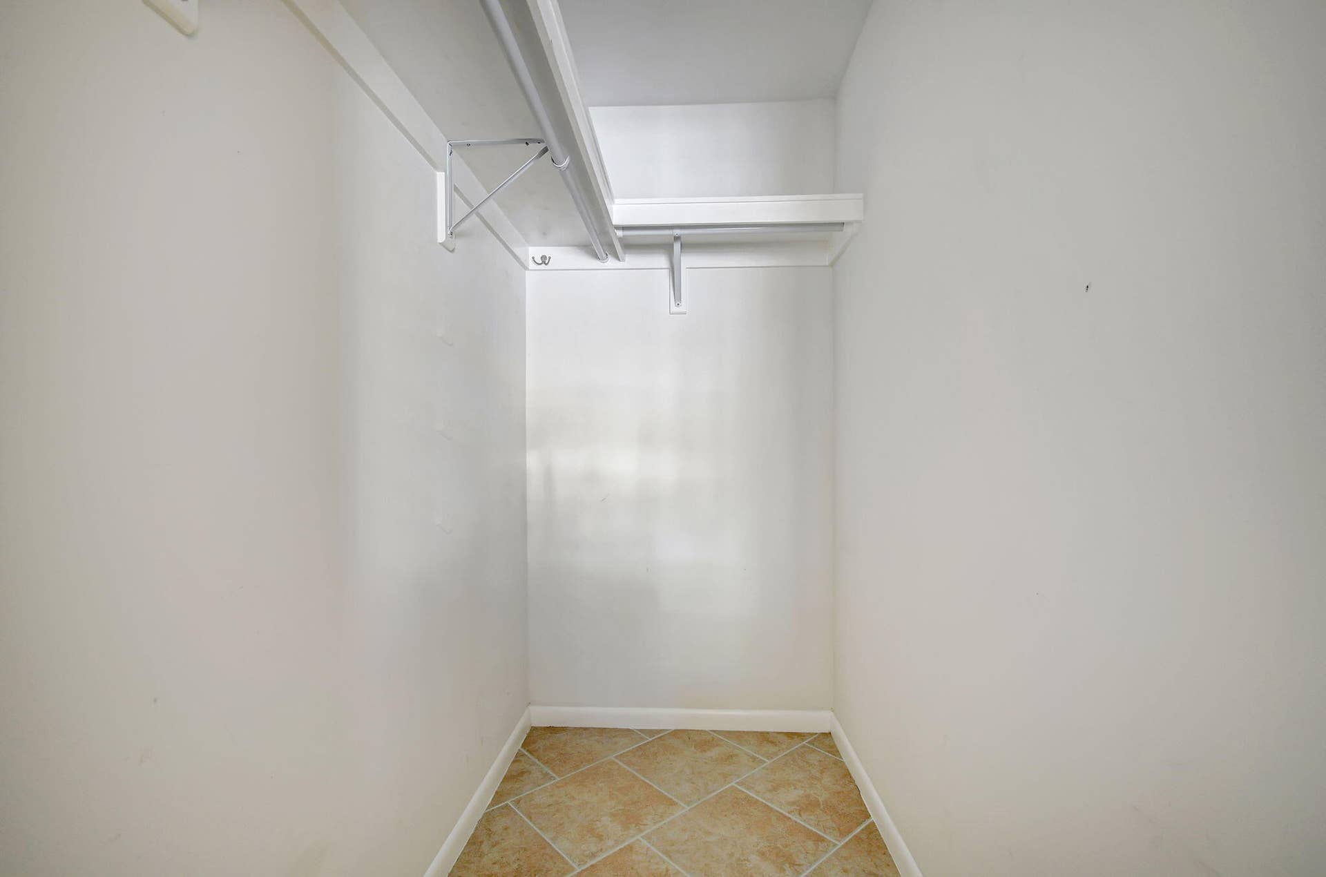 20-web-or-mls-Apartment (20)