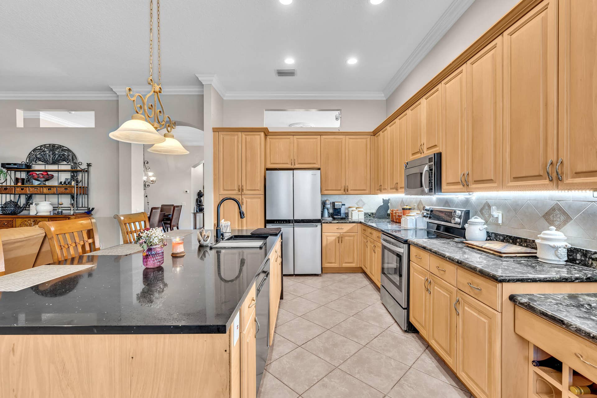 8127 PLAYA DEL SUR Boulevard, Lake Worth, FL 33467 Kitchen