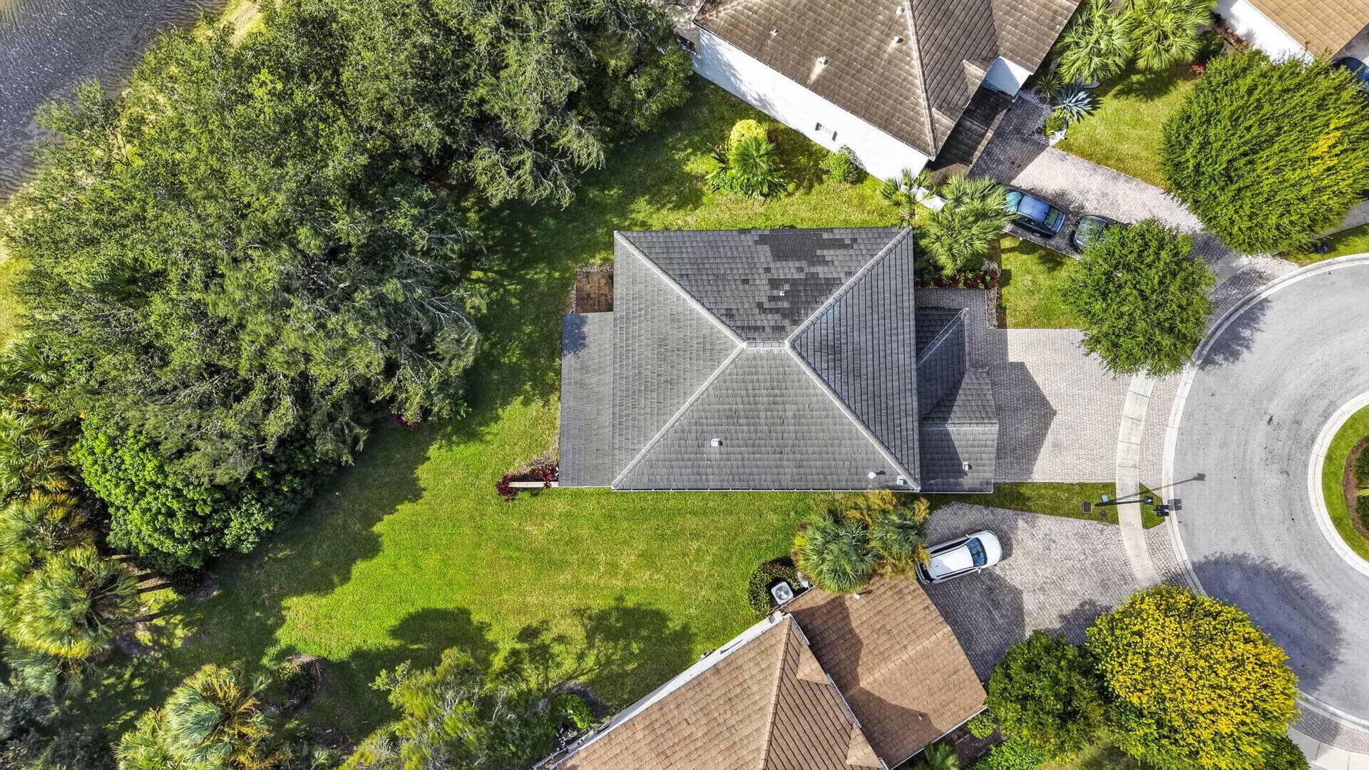 273 BERENGER Walk, Royal Palm Beach, FL 33414 75-web-or-mls-DJI_20261026143854_0922_D