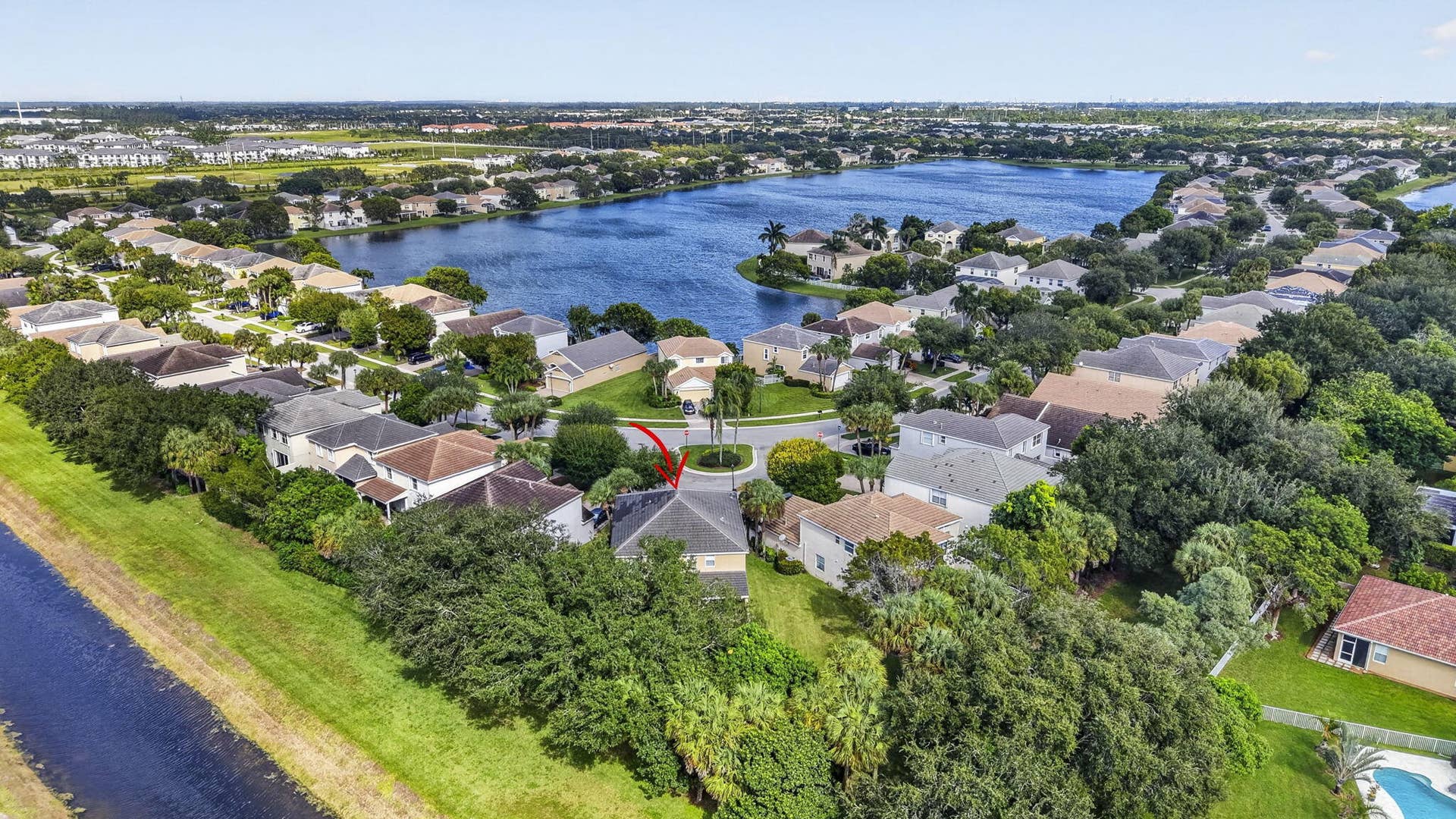 273 BERENGER Walk, Royal Palm Beach, FL 33414 73-web-or-mls-DJI_20261026143808_0904_D