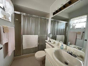 4682 LUCERNE LAKES Boulevard E, #206, Lake Worth, FL 33467 Walk in shower