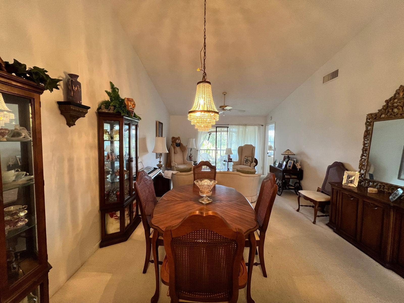 4682 LUCERNE LAKES Boulevard E, #206, Lake Worth, FL 33467 Beautiful chandelier
