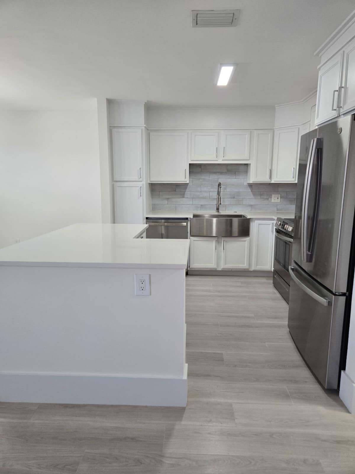 2269 NE 2nd Avenue, Boca Raton, FL 33431 Kitchen