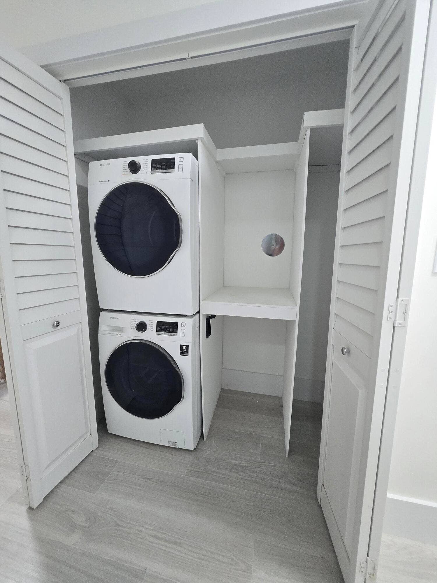 2269 NE 2nd Avenue, Boca Raton, FL 33431 Laundry