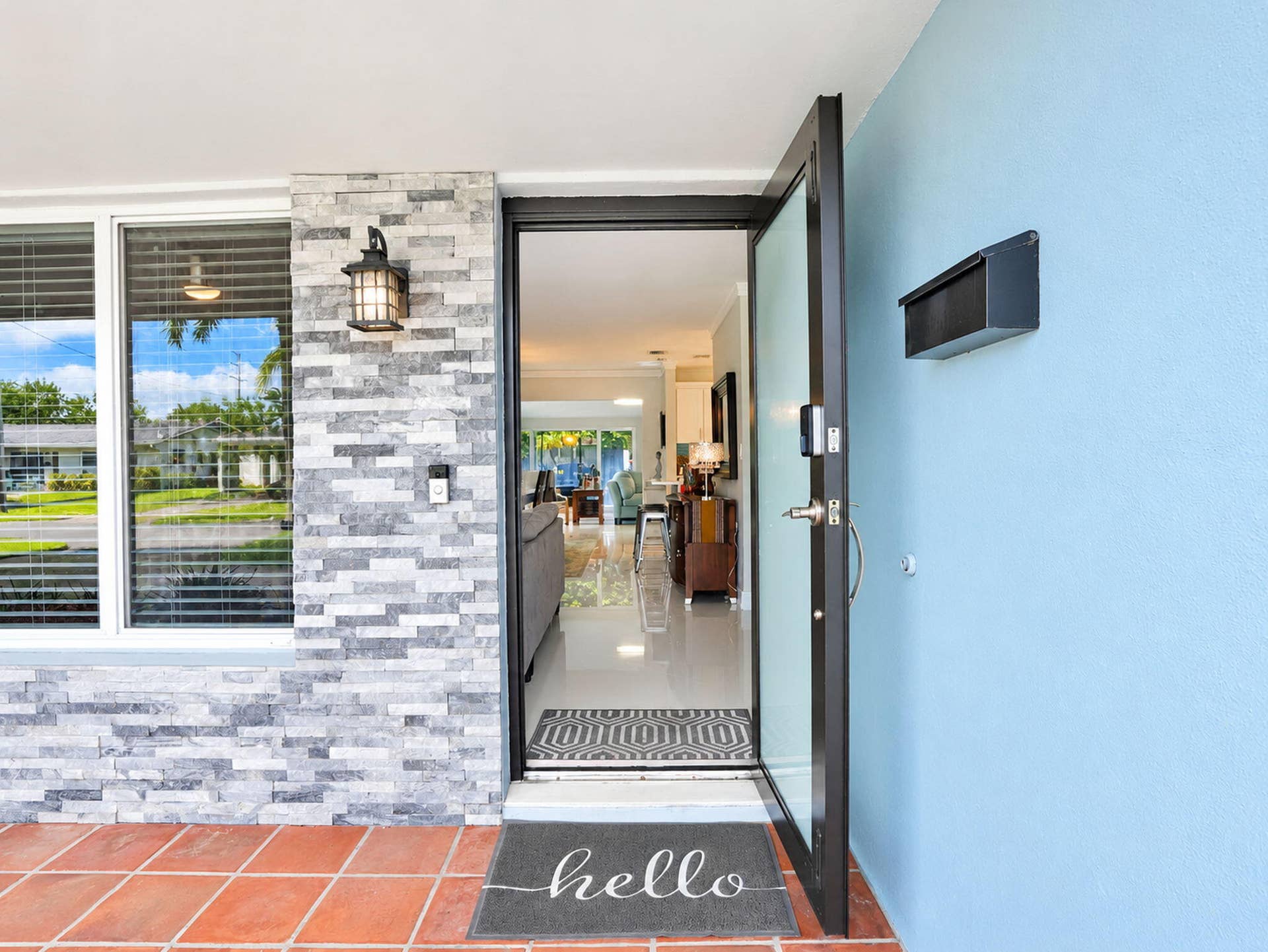 6-web-or-mls-5401_06_Taylor_NE_17th_Terr