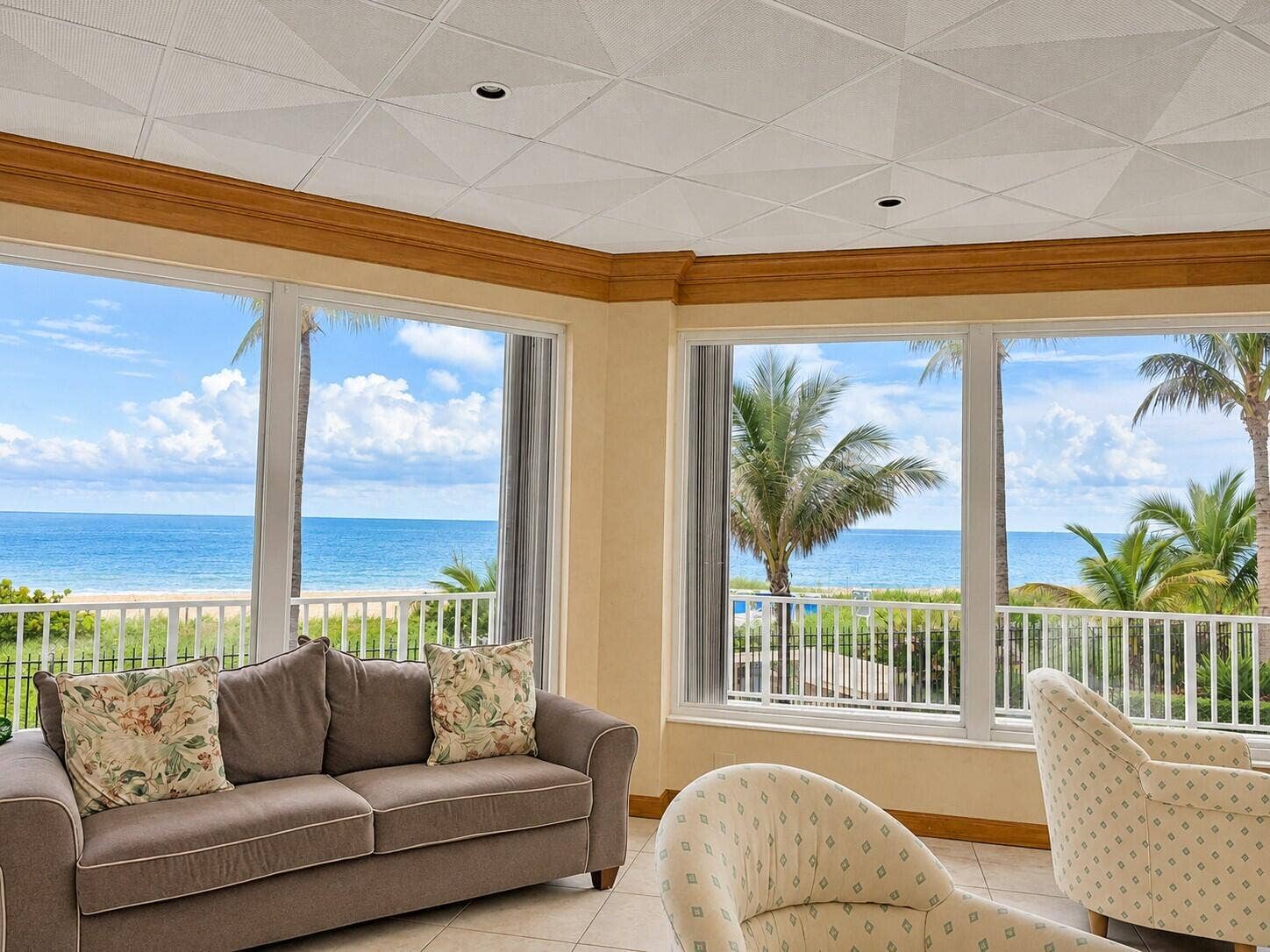 1340 S Ocean Boulevard, #2403 PH3, Pompano Beach, Pompano Beach, FL 33062 s Bright Coastal Living Room with Ocean
