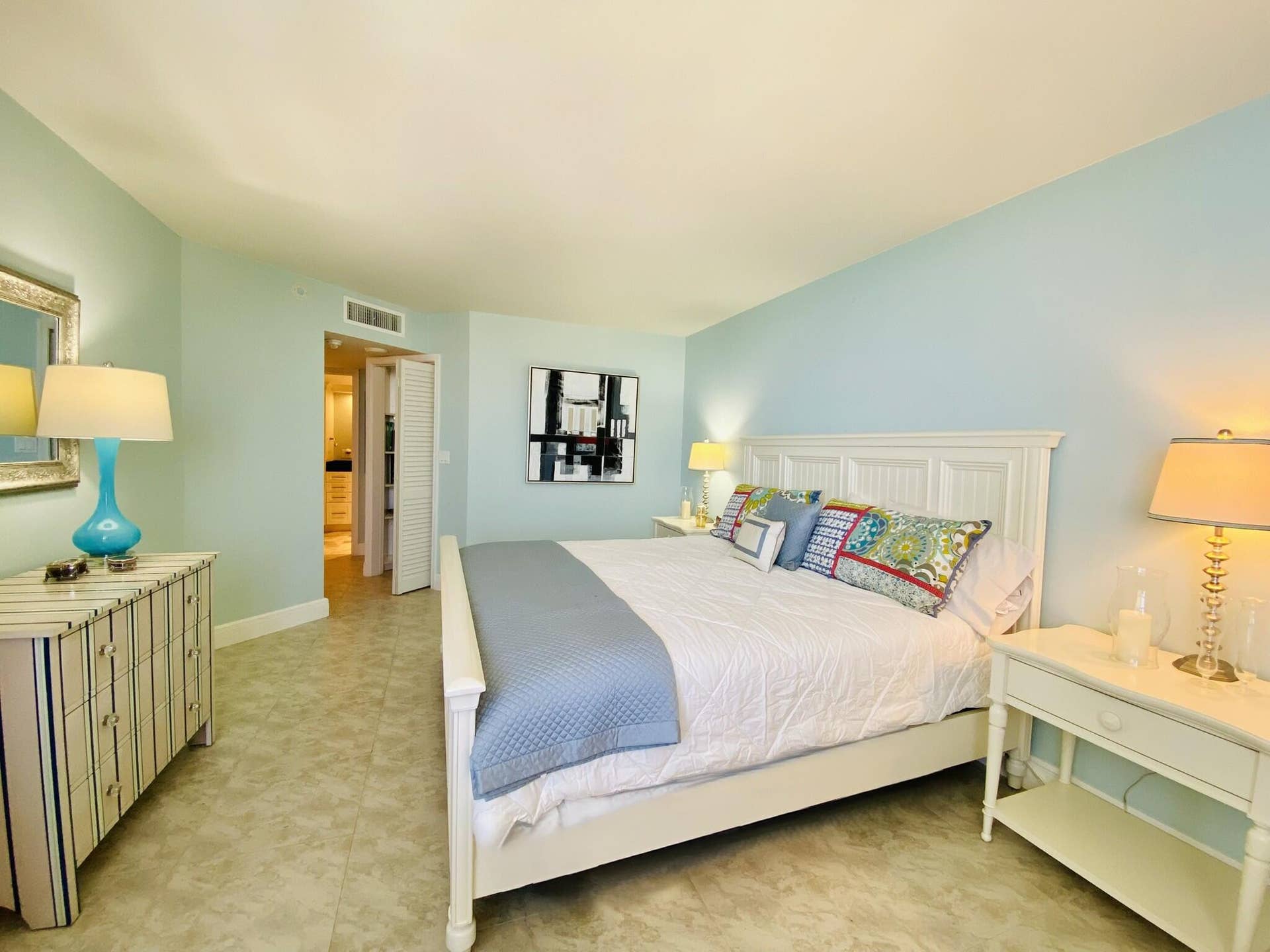 1340 S Ocean Boulevard, #2403 PH3, Pompano Beach, Pompano Beach, FL 33062 Bright & Spacious Primary Bedroom w/Walk-In Closet & Ensuite Full Bath