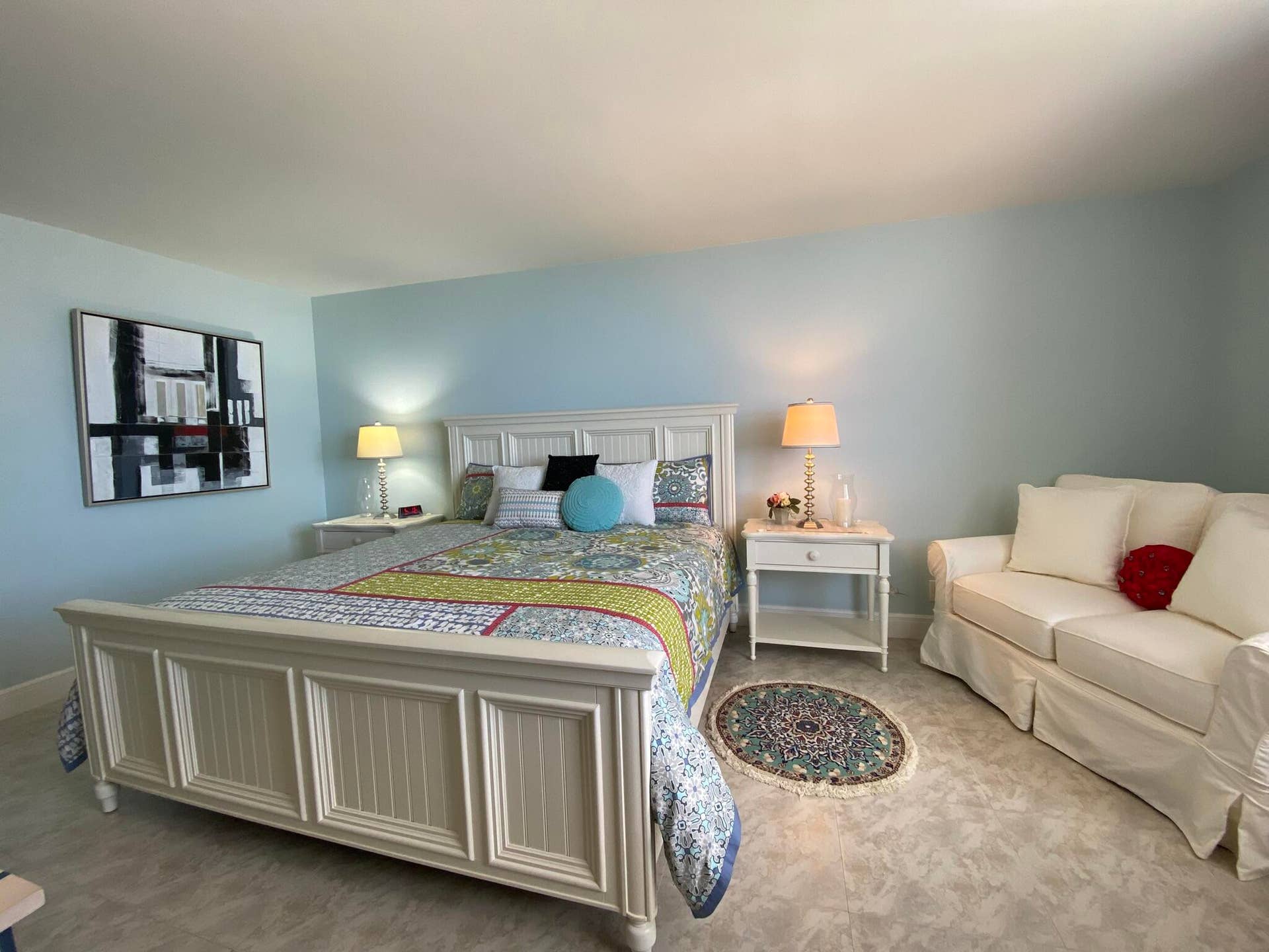 1340 S Ocean Boulevard, #2403 PH3, Pompano Beach, Pompano Beach, FL 33062 Bright & Spacious Primary Bedroom w/Walk-In Closet & Ensuite Full Bath