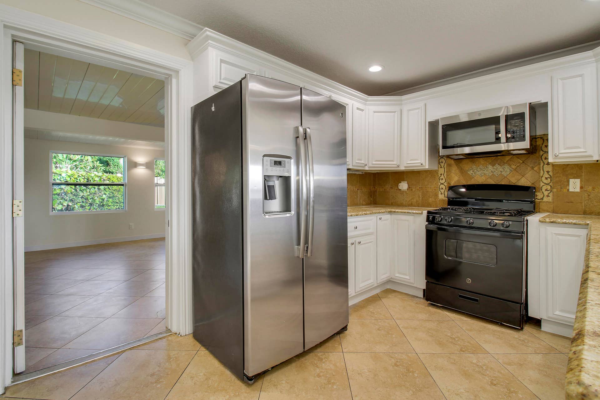 4227 CRESTDALE Street, Palm Beach Gardens, FL 33410 Kitchen