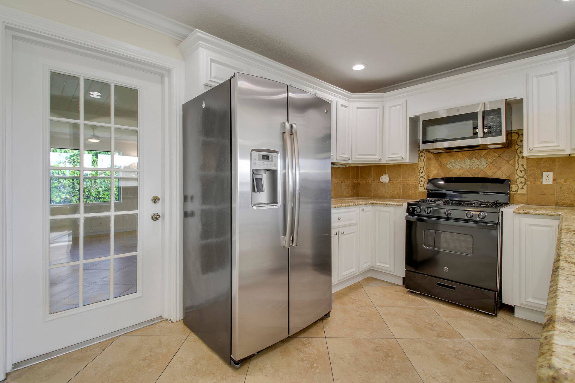 4227 CRESTDALE Street, Palm Beach Gardens, FL 33410 Kitchen