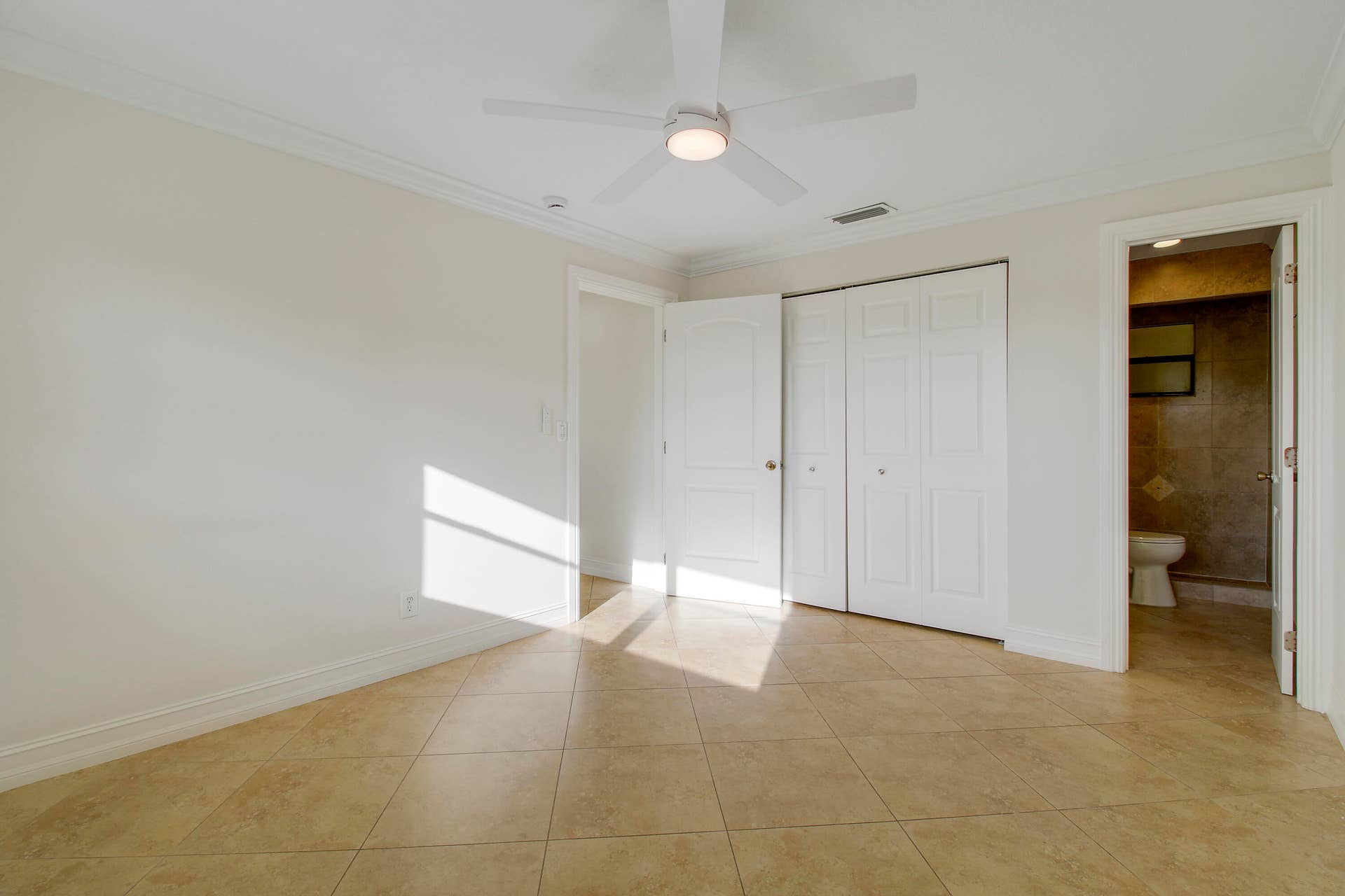 4227 CRESTDALE Street, Palm Beach Gardens, FL 33410 Suite 2