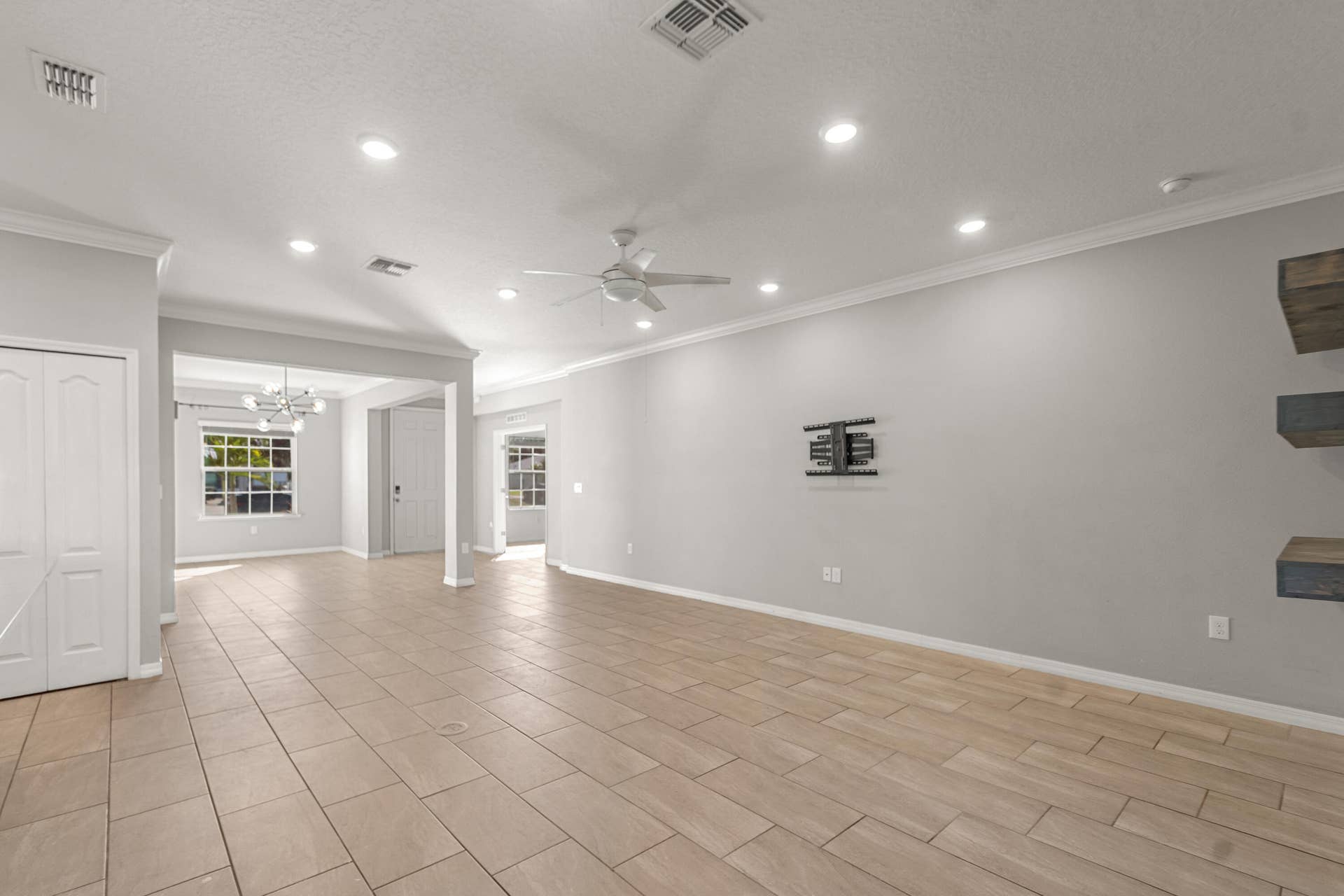 8055 102nd Avenue, Vero Beach, FL 32967 Living/Family Room