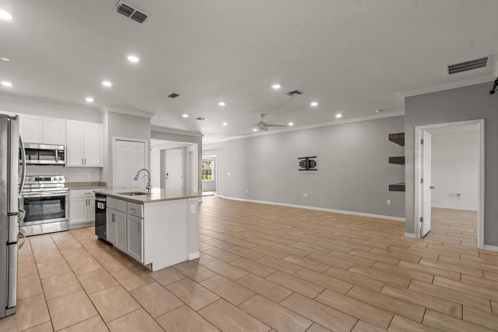 8055 102nd Avenue, Vero Beach, FL 32967 Kitchen
