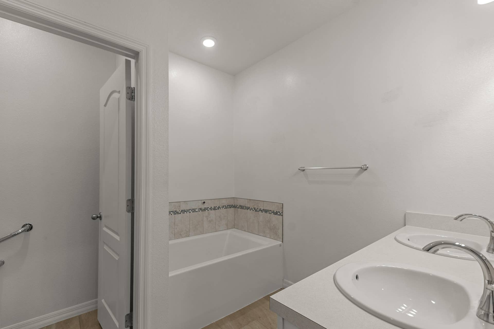 8055 102nd Avenue, Vero Beach, FL 32967 Bathroom