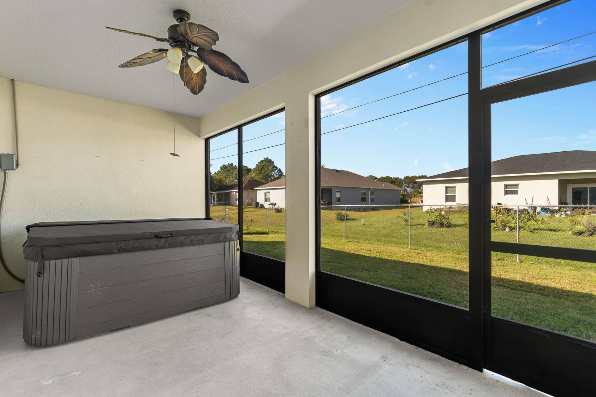 8055 102nd Avenue, Vero Beach, FL 32967 Hot Tub
