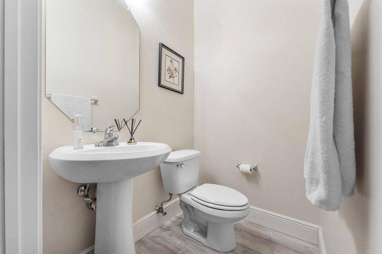 2611 VENETIAN Drive, Boynton Beach, FL 33426 1st Floor Powder Bath