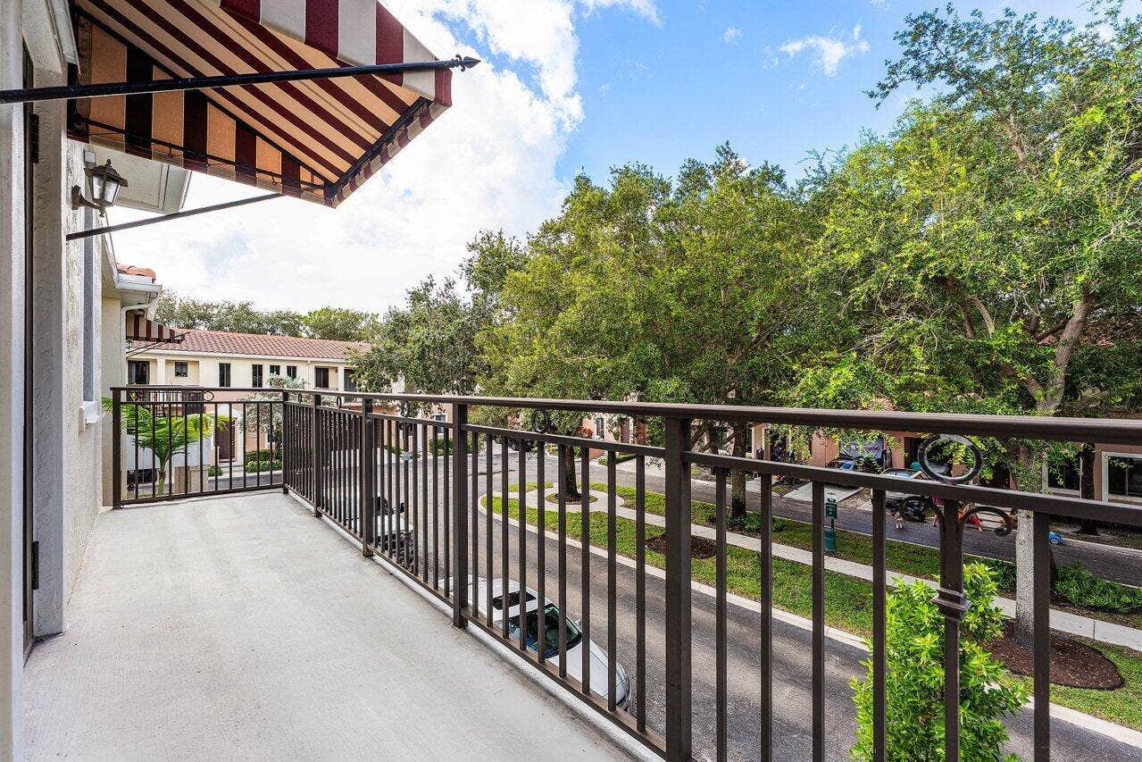 2611 VENETIAN Drive, Boynton Beach, FL 33426 A Serene Overlook
