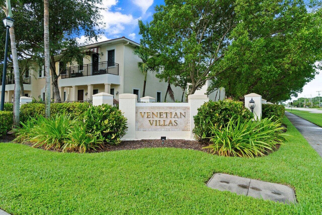 2611 VENETIAN Drive, Boynton Beach, FL 33426 Come Home to East Boynton's Venetian Villas