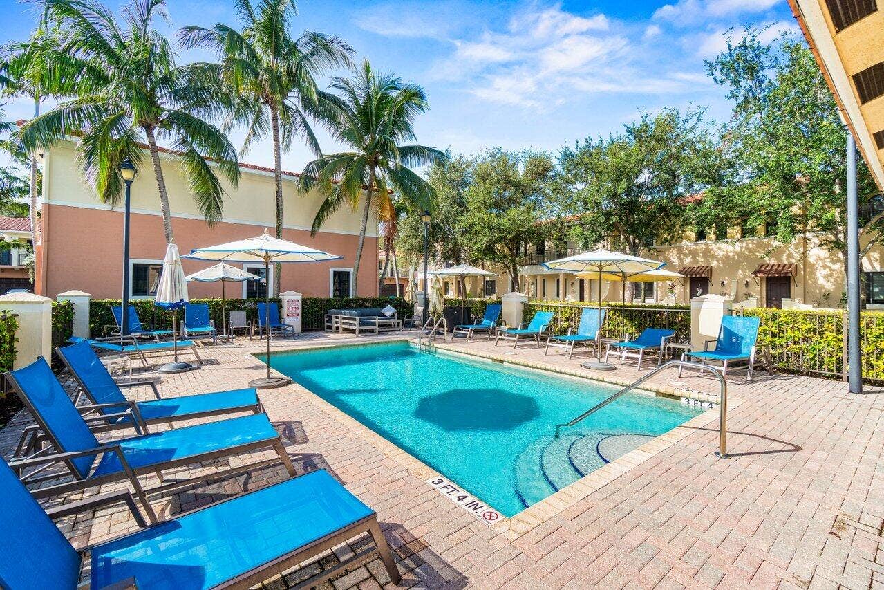 2611 VENETIAN Drive, Boynton Beach, FL 33426 Soak up the rays - just around the corner from your doorstep