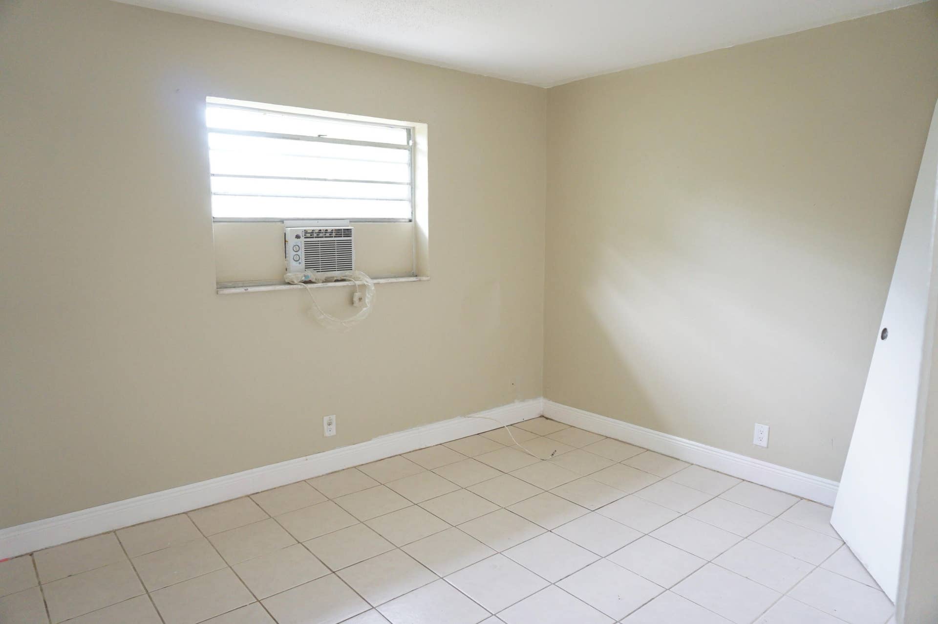 1601 W 37th Street, #8, Riviera Beach, FL 33404 DSC06715