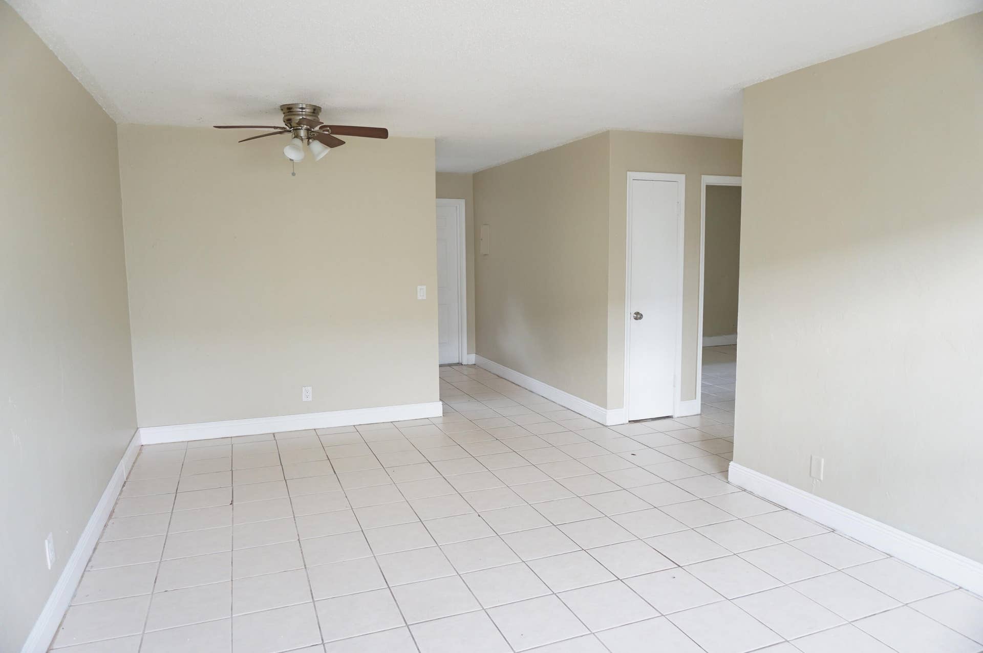 1601 W 37th Street, #8, Riviera Beach, FL 33404 DSC06714