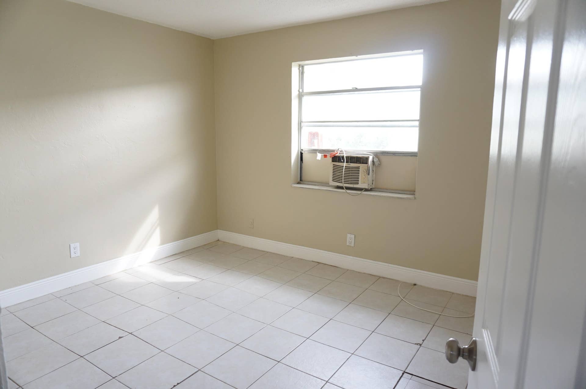 1601 W 37th Street, #8, Riviera Beach, FL 33404 DSC06716