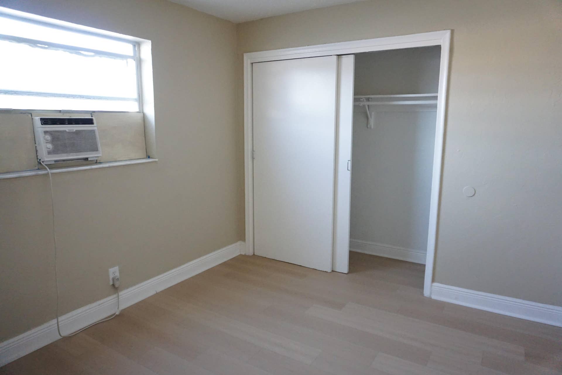 1601 W 37th Street, #8, Riviera Beach, FL 33404 DSC08637