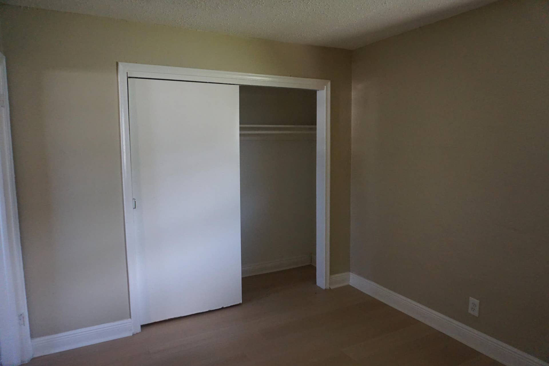 1601 W 37th Street, #8, Riviera Beach, FL 33404 DSC08638