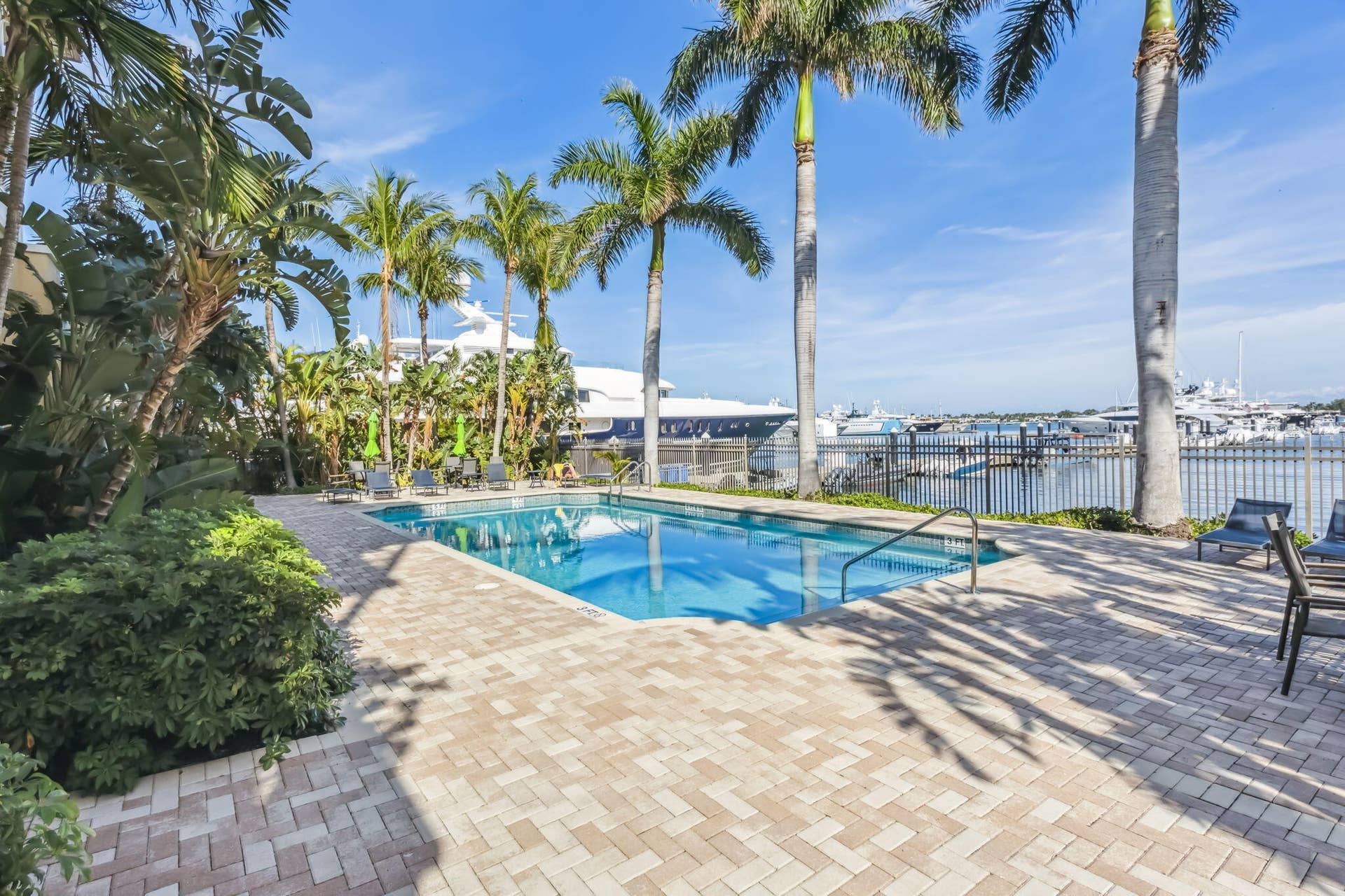 3960 N Flagler Drive, #402, West Palm Beach, FL 33407 29-web-or-mls-0E2A8951_HiRes