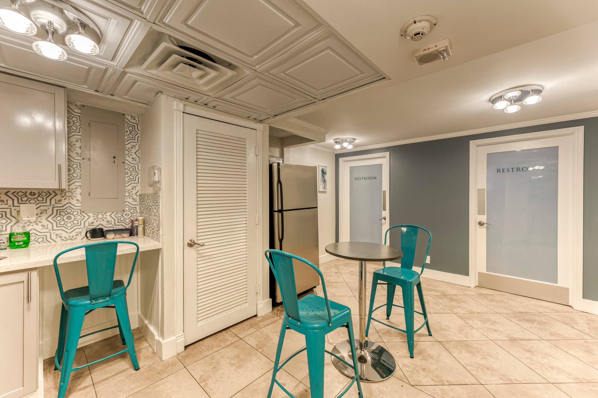 Community Room with Kitchen ner the Pool