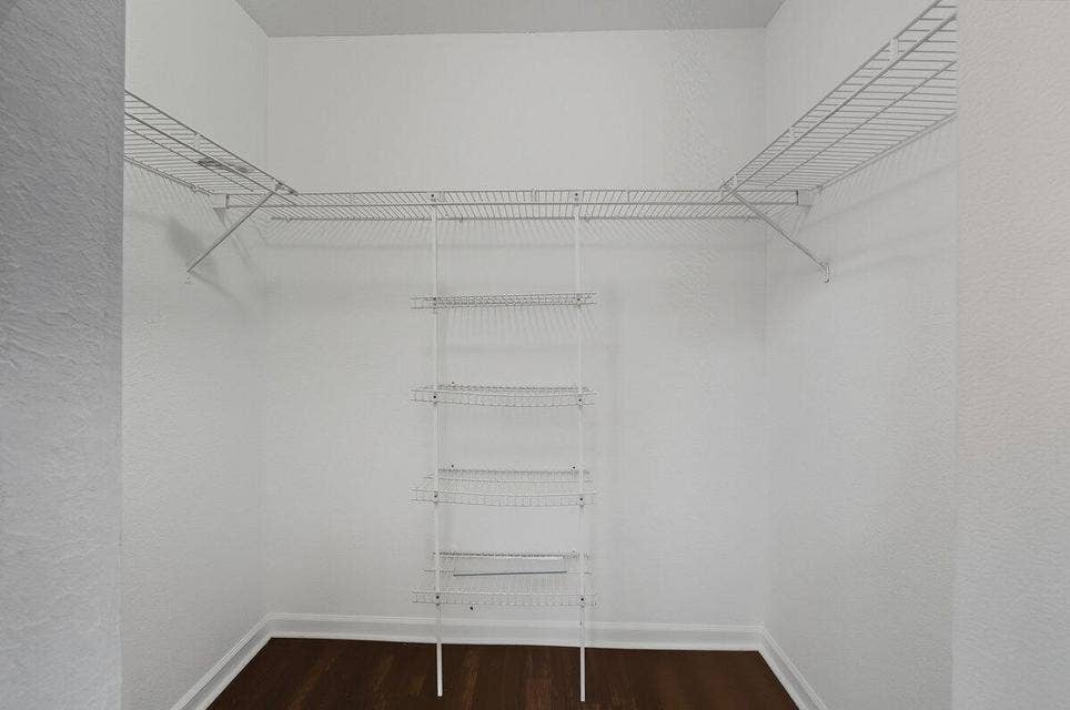 6143 CLOSET