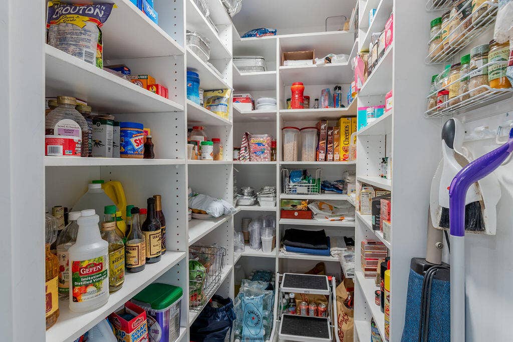 15408StrathearnDrive-10